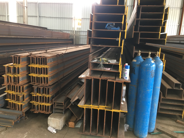 鋼結(jié)構(gòu)廠房施工設(shè)備(圖1)