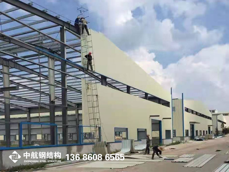 鋼結(jié)構(gòu)廠房發(fā)生滲水的原因有哪些(圖1) 鋼結(jié)構(gòu)廠房發(fā)生滲水的原因有哪些(圖1)